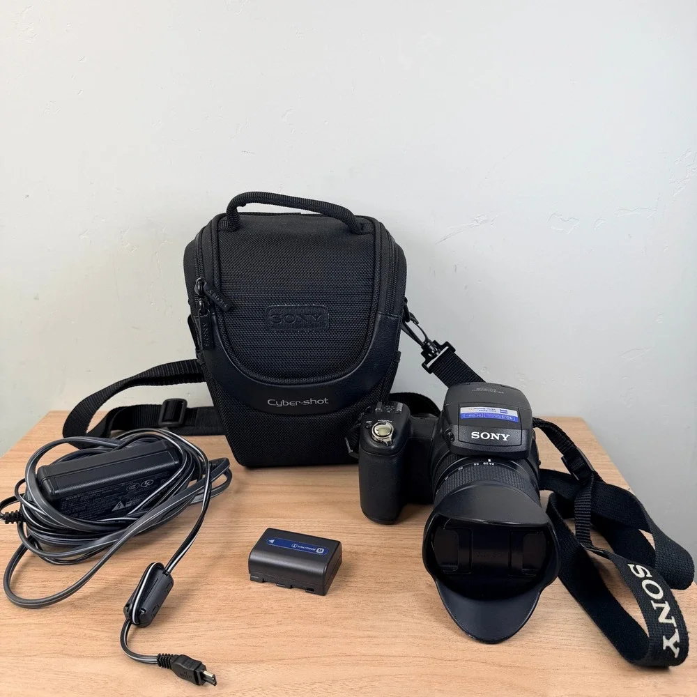 Sony Cyber-shot DSC-R1 10.3MP Bridge Camera w/ Carl Zeiss Vario-Sonnar 24-120mm
